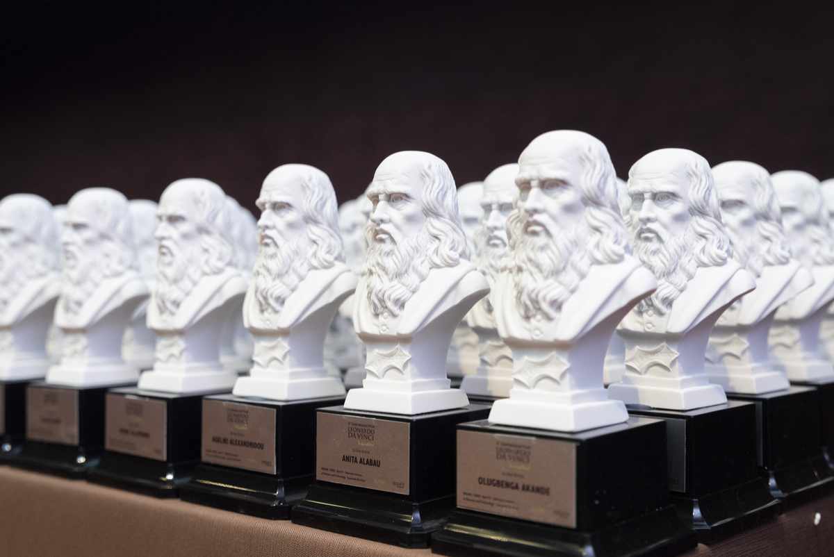 Many rows of the International Prize Leonardo da Vinci trophies