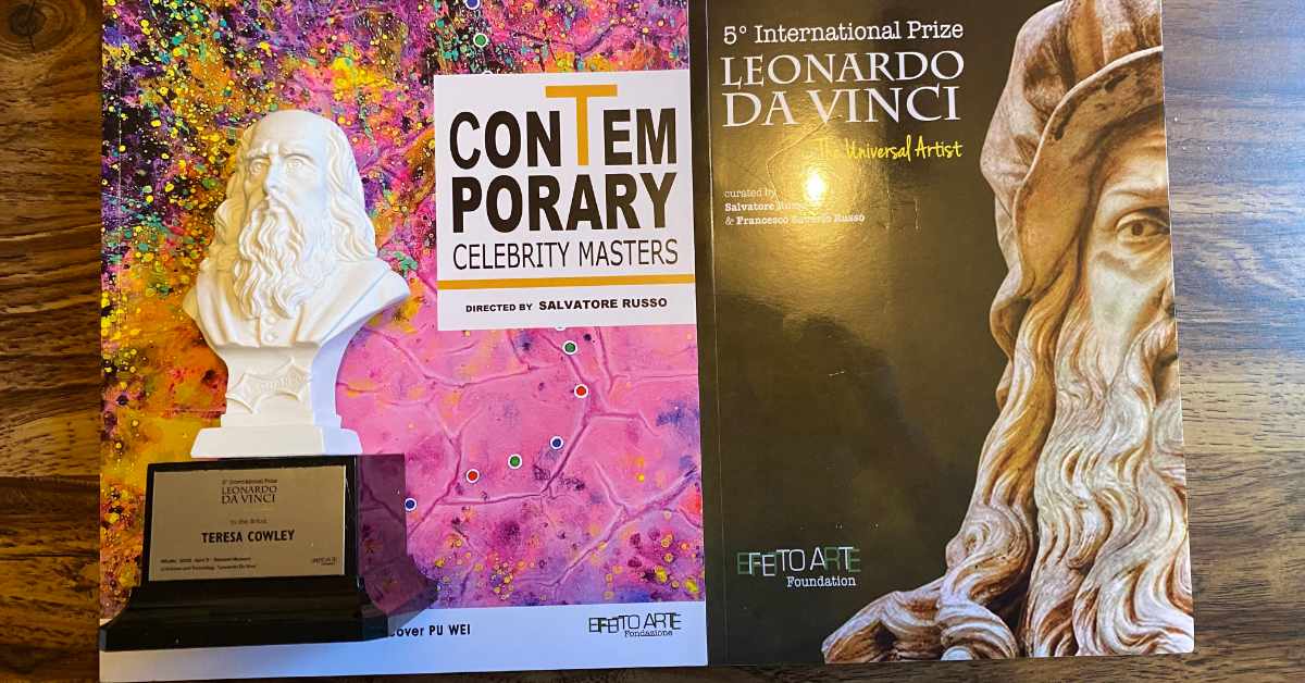 The International Prize Leonardo da Vinci includes a custom trophy, Contemporary Celebrity Masters 2 book and the official event catalog.